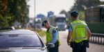 Venlo, 20 september 2018 -.C-KMar Harry van den Brink bracht donderdagochtend een bezoek aan de Marechaussee (Brigade Brabant-Noord/Limburg-Noord), hij bezocht onder meer een grenscontrole aan de A67 waar de Marechaussees inzittenden van auto's controleren tijdens een grenscontrole op de A-67 bij Venlo.